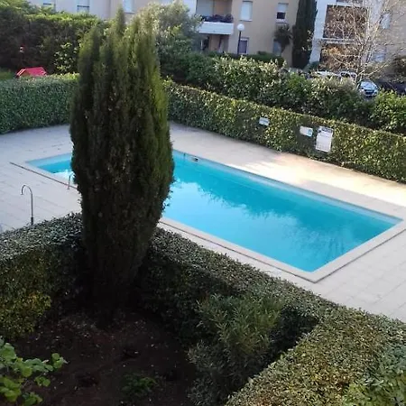 Appt Climatise Dans Avec Piscine *