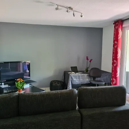 Appt Climatise Dans Avec Piscine Apartment