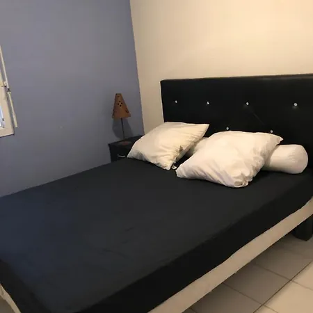 Apartment Appt Climatise Dans Avec Piscine Beziers