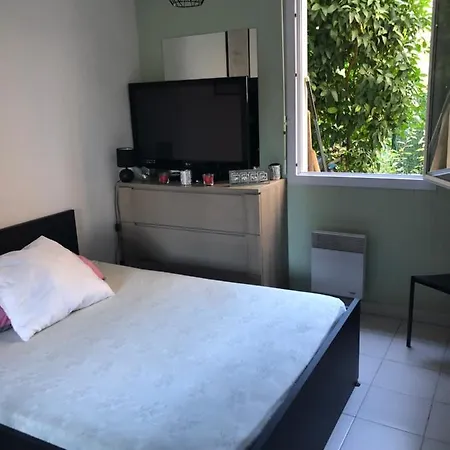 Appt Climatise Dans Avec Piscine Apartment Beziers